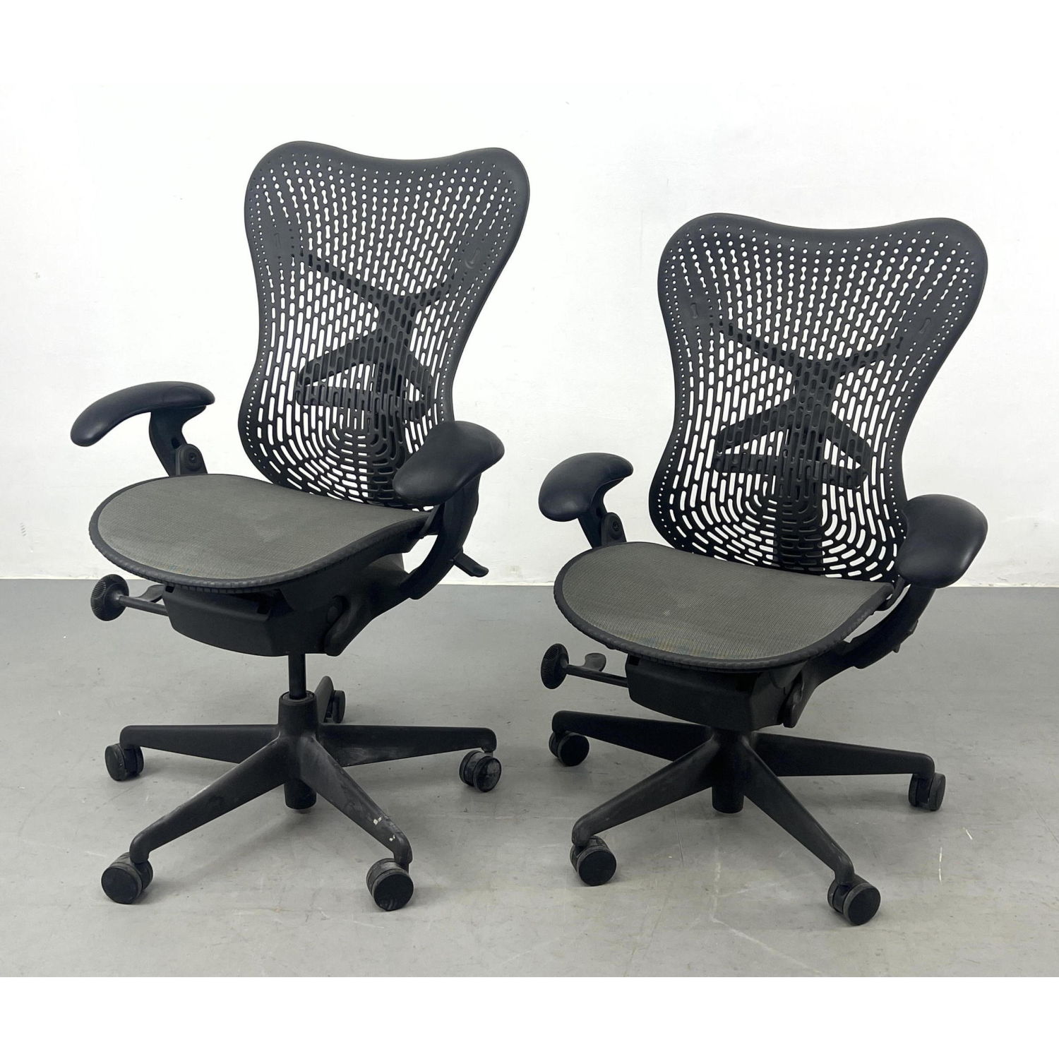 Pr HERMAN MILLER Mirra Desk