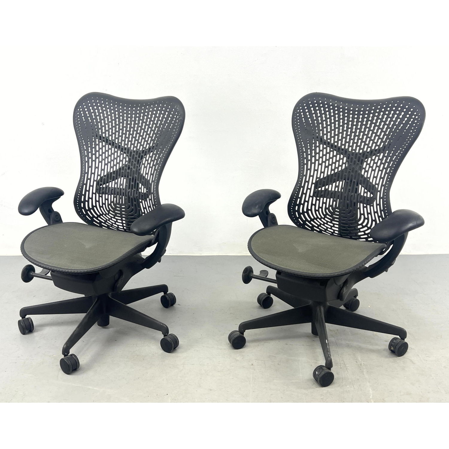 Pr HERMAN MILLER Mirra Desk