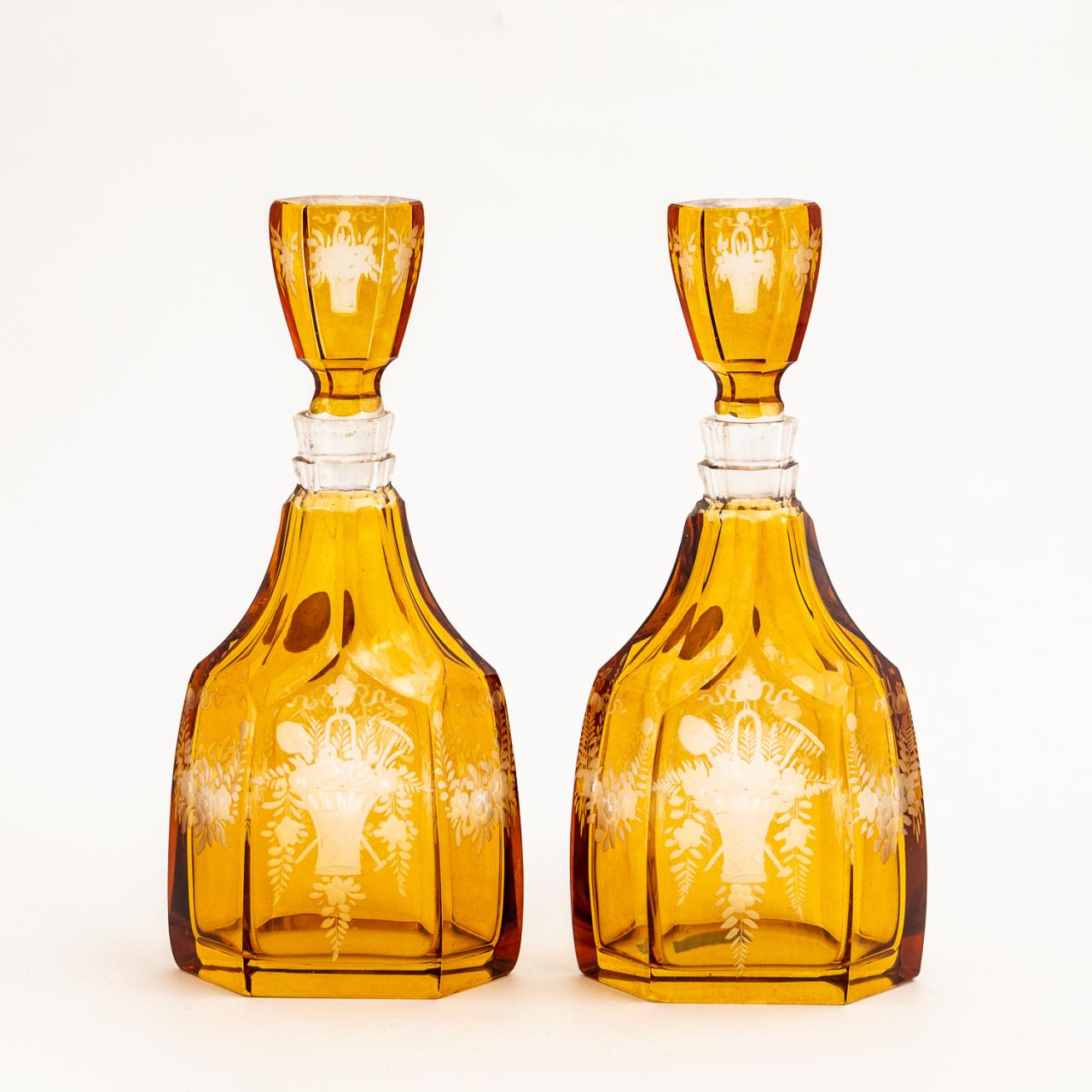 PR, LIDDED AMBER STAINED CUT TO