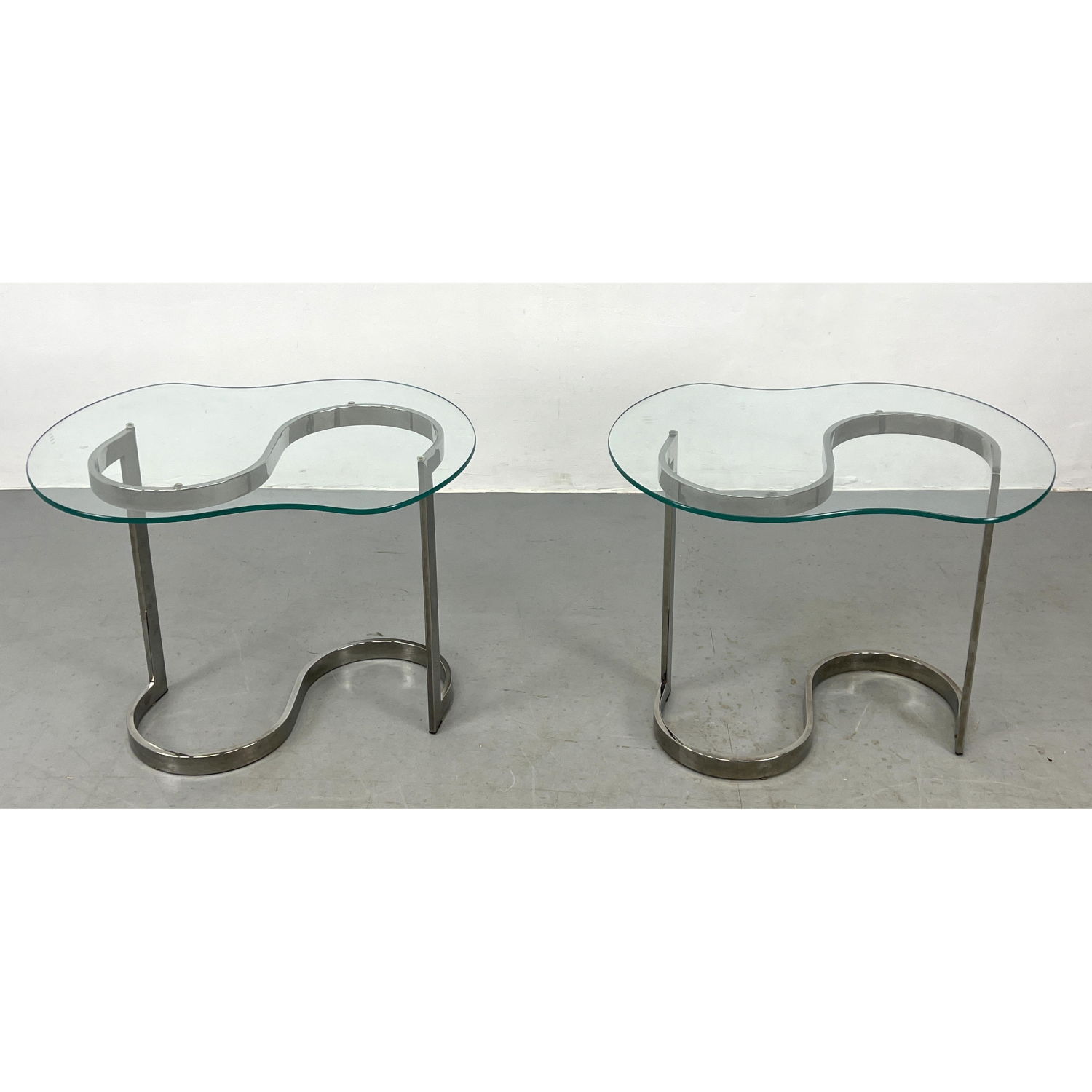 Pr Modernist Chrome Base Glass