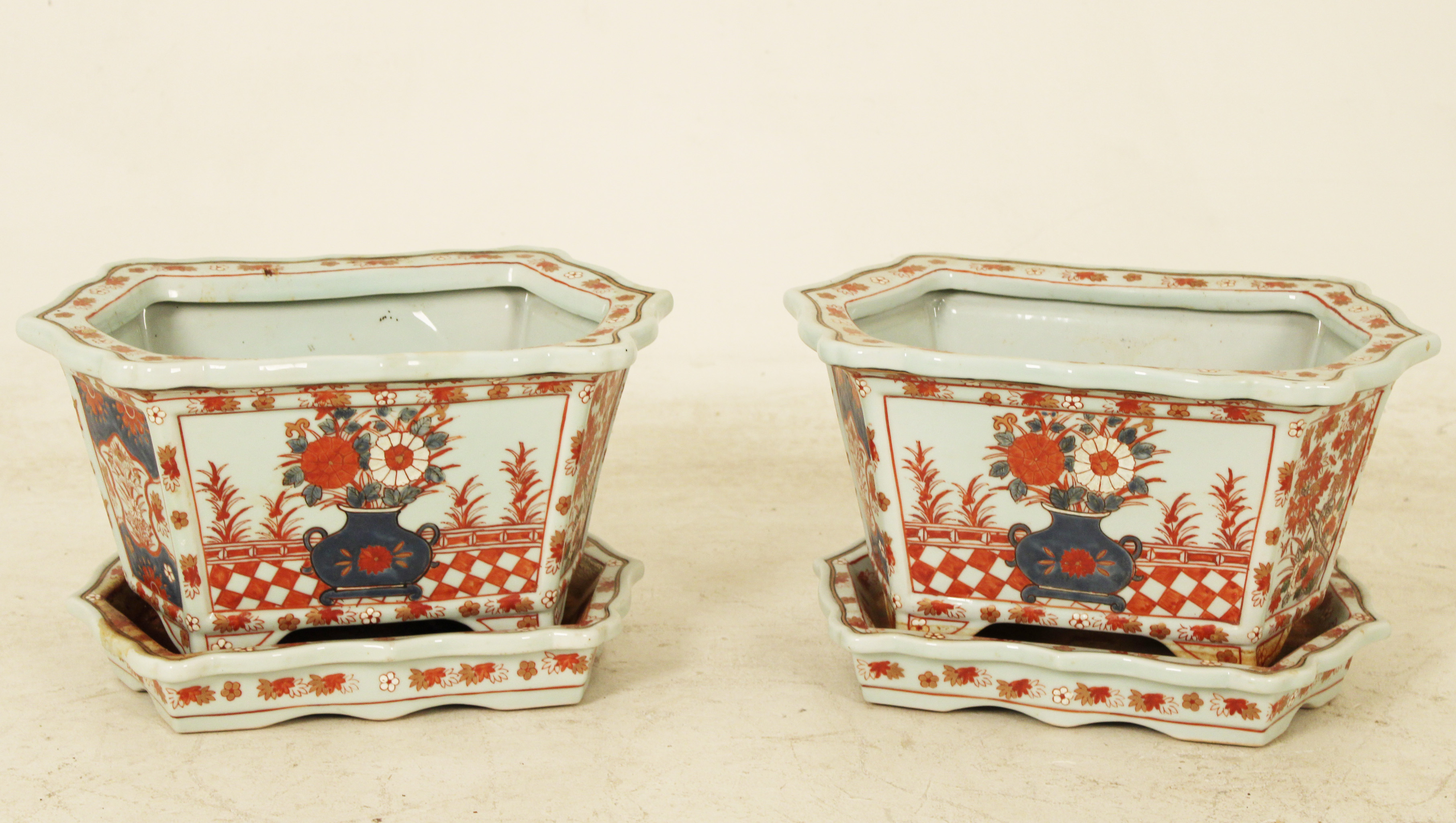 PR OF IMARI DECORATED PORCELAIN