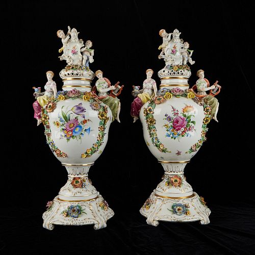 PR OF LARGE PORCELAIN VON