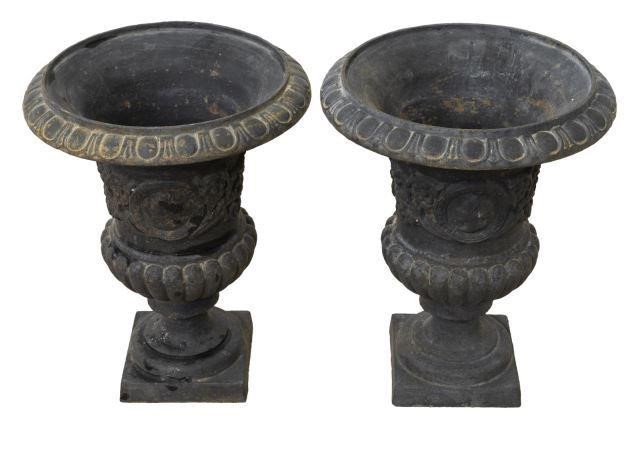 (PR) PAINTED CAST IRON CAMPAGNA