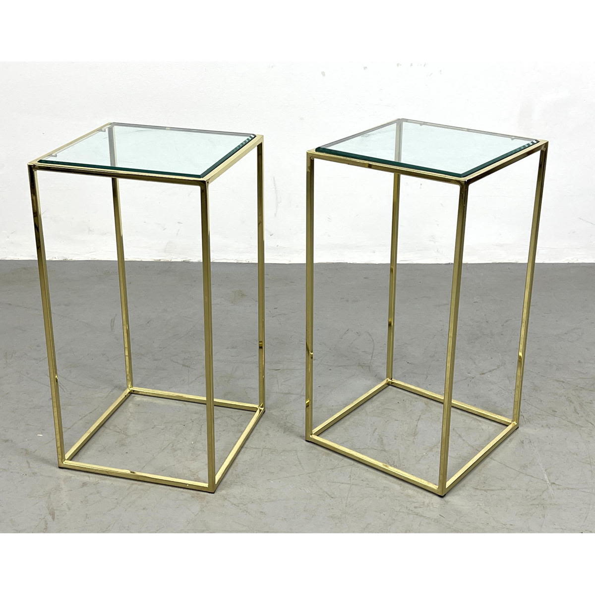 Pr pedestals with thin brass tone