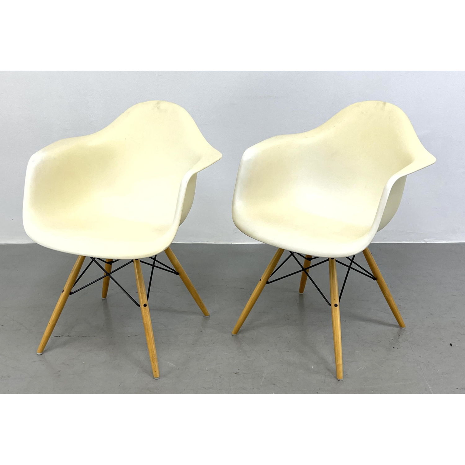 Pr Vitra Eames office shell arm
