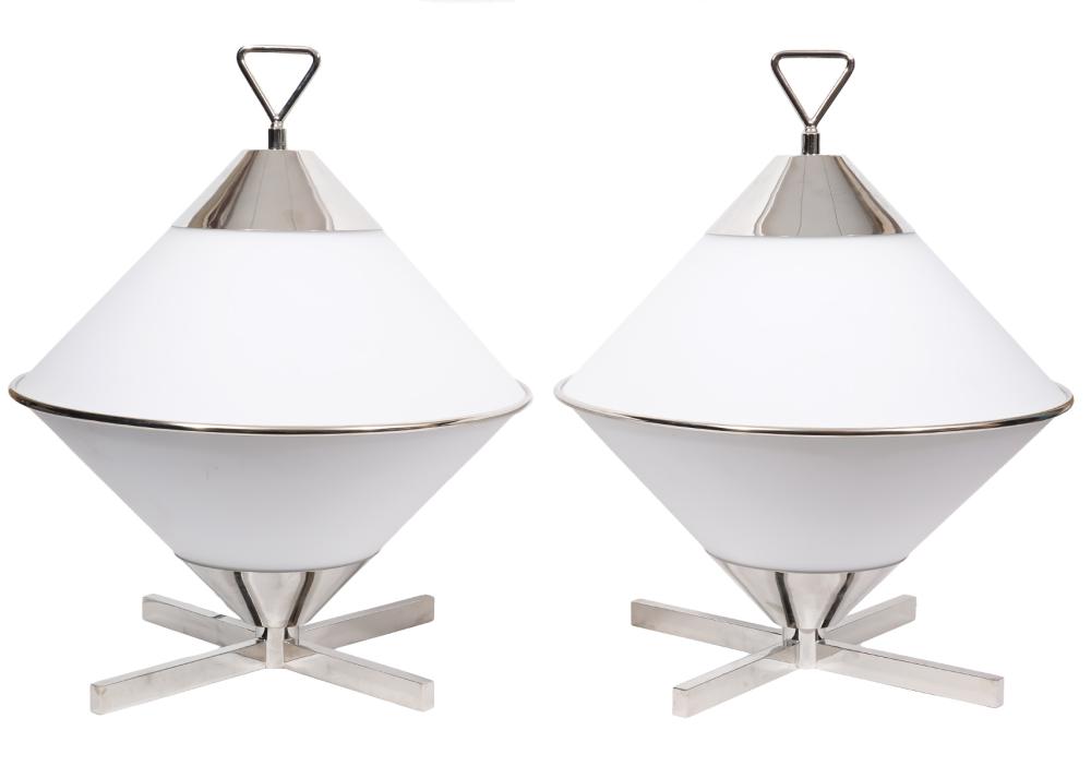 PR. WHITE & CHROME RETRO SPACE