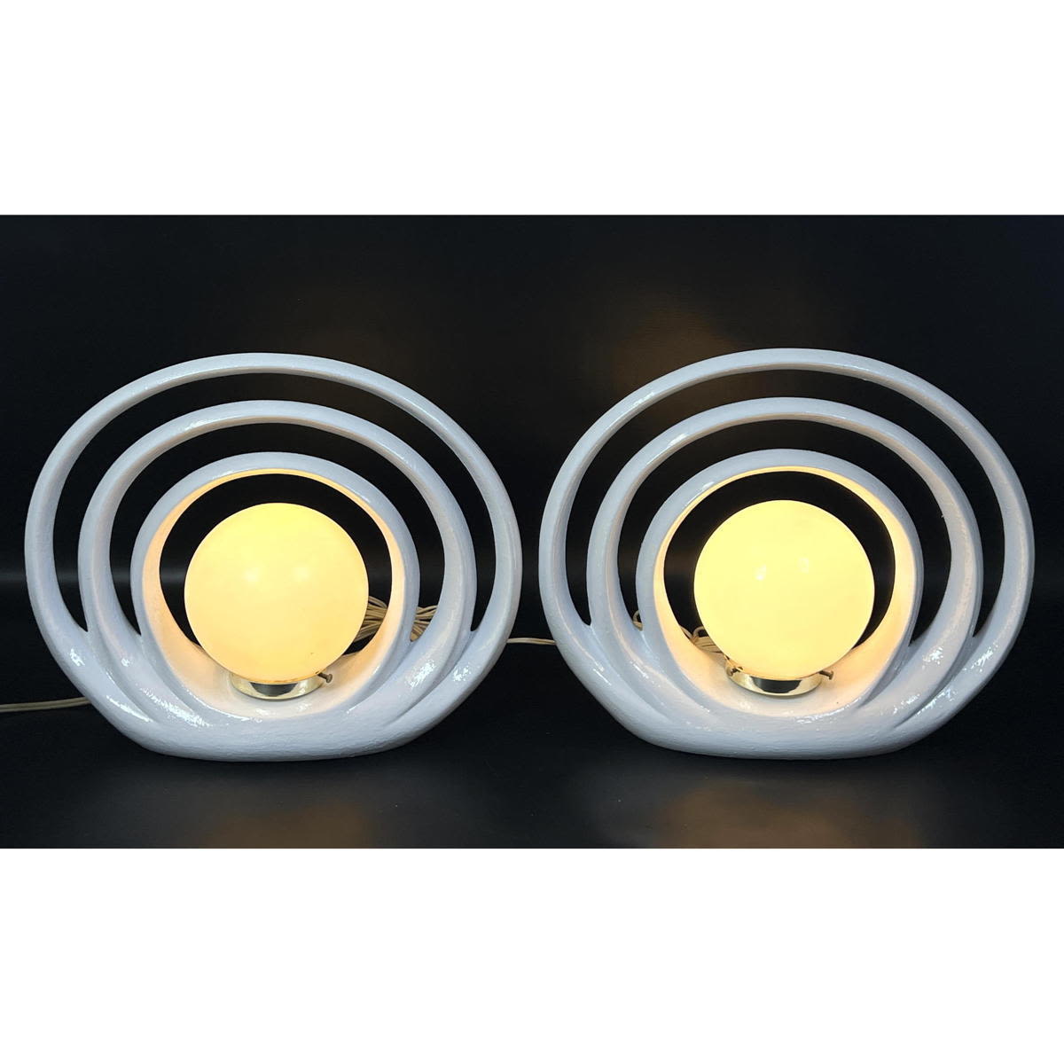 Pr White Glazed Concentric Circle