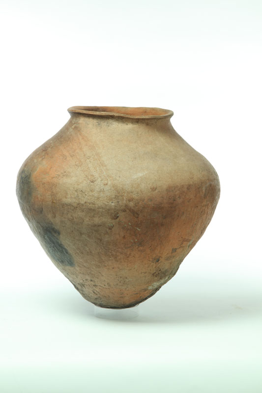 ***PREHISTORIC INDIAN POTTERY JAR.
