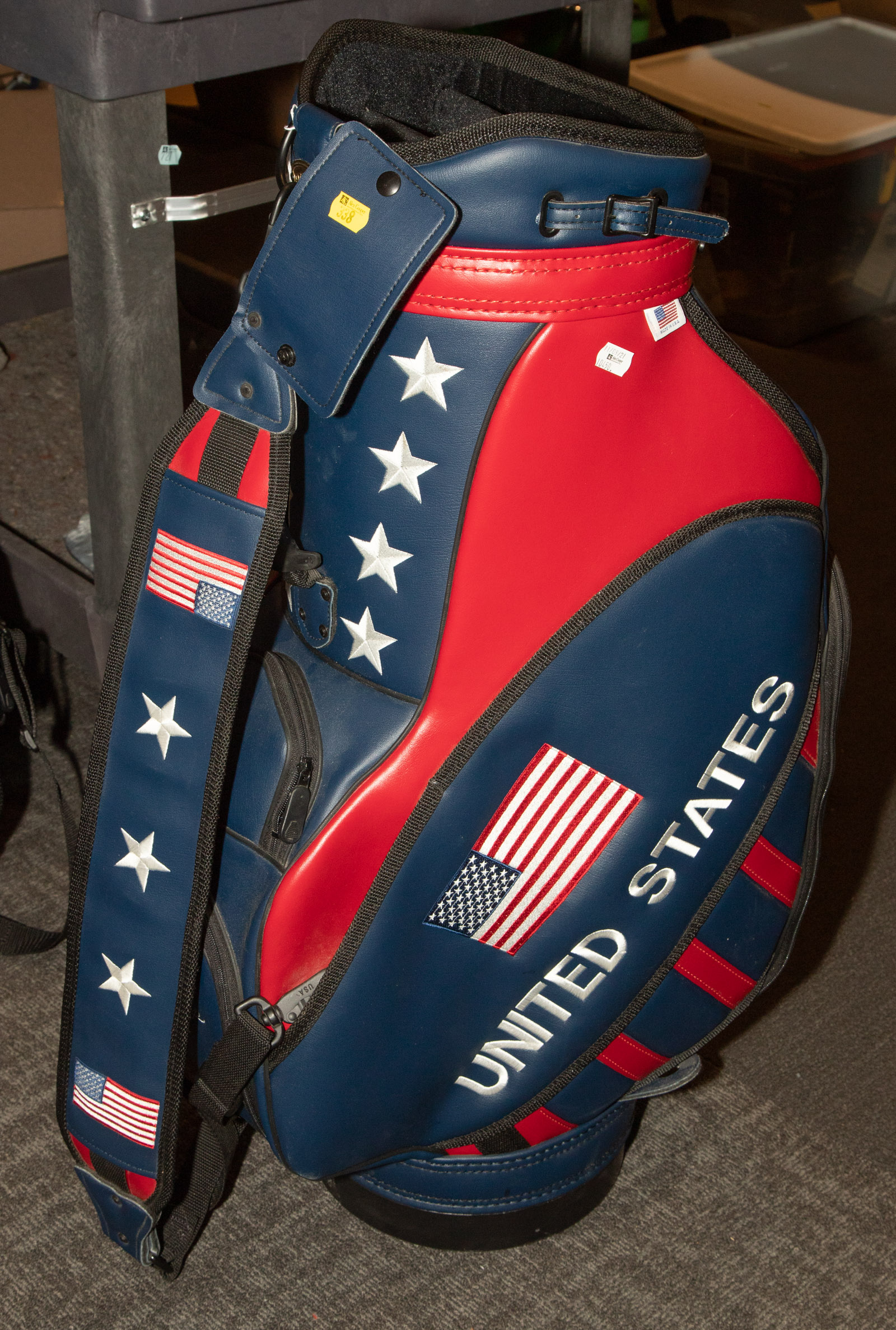 PRESIDENT'S CUP GOLF CLUB BAG .