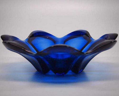 PRESSED LOOP BOWLA mid 19th century