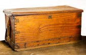 PRIMITIVE BLANKET CHEST Primit