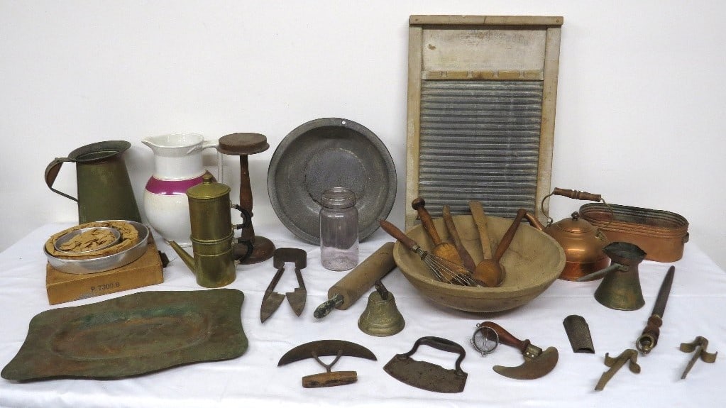 PRIMITIVE COUNTRY COLLECTIBLES LOTA