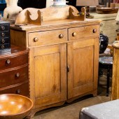 PRIMITIVE HUTCH Primitive hutc