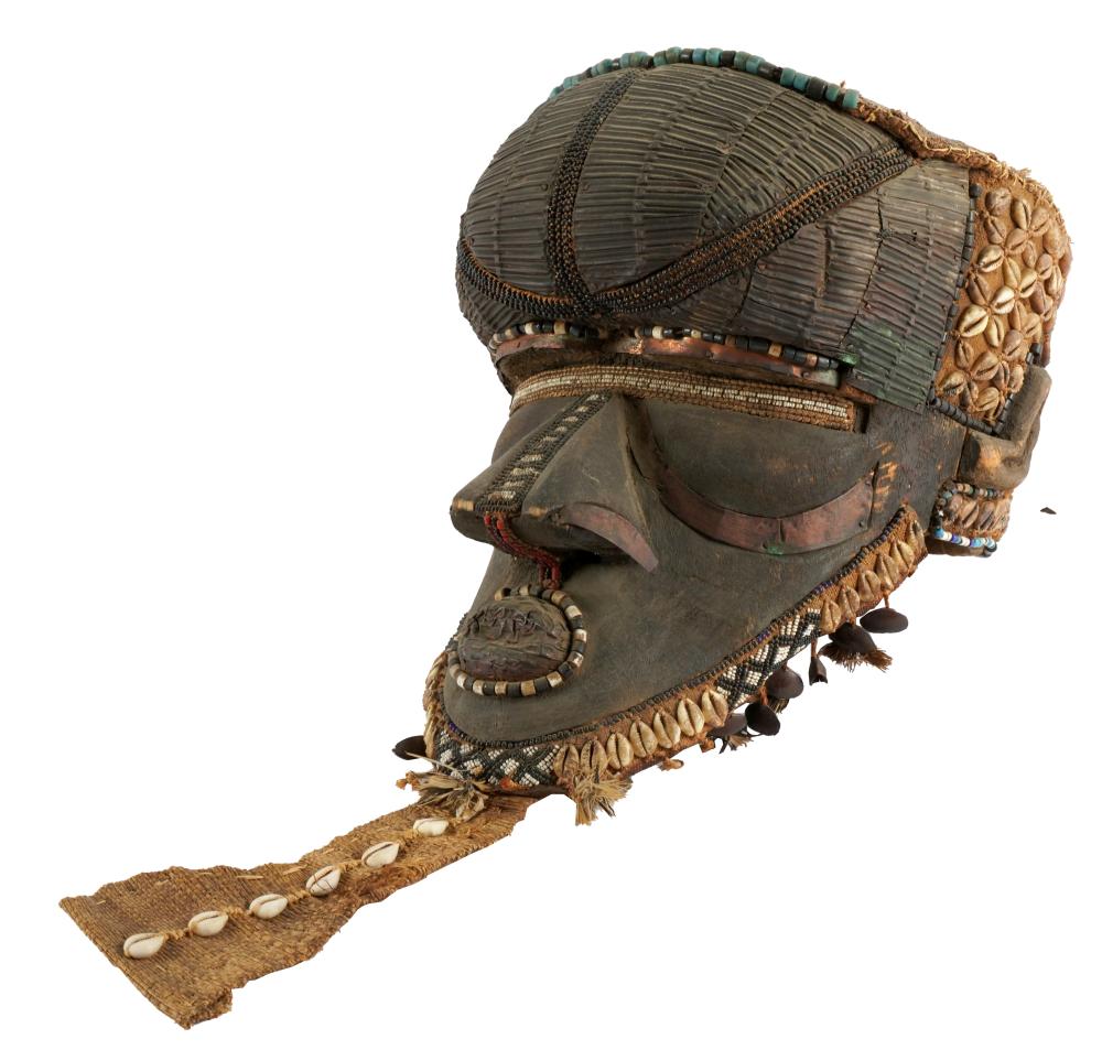 PRIMITIVE MASKwood, shells,