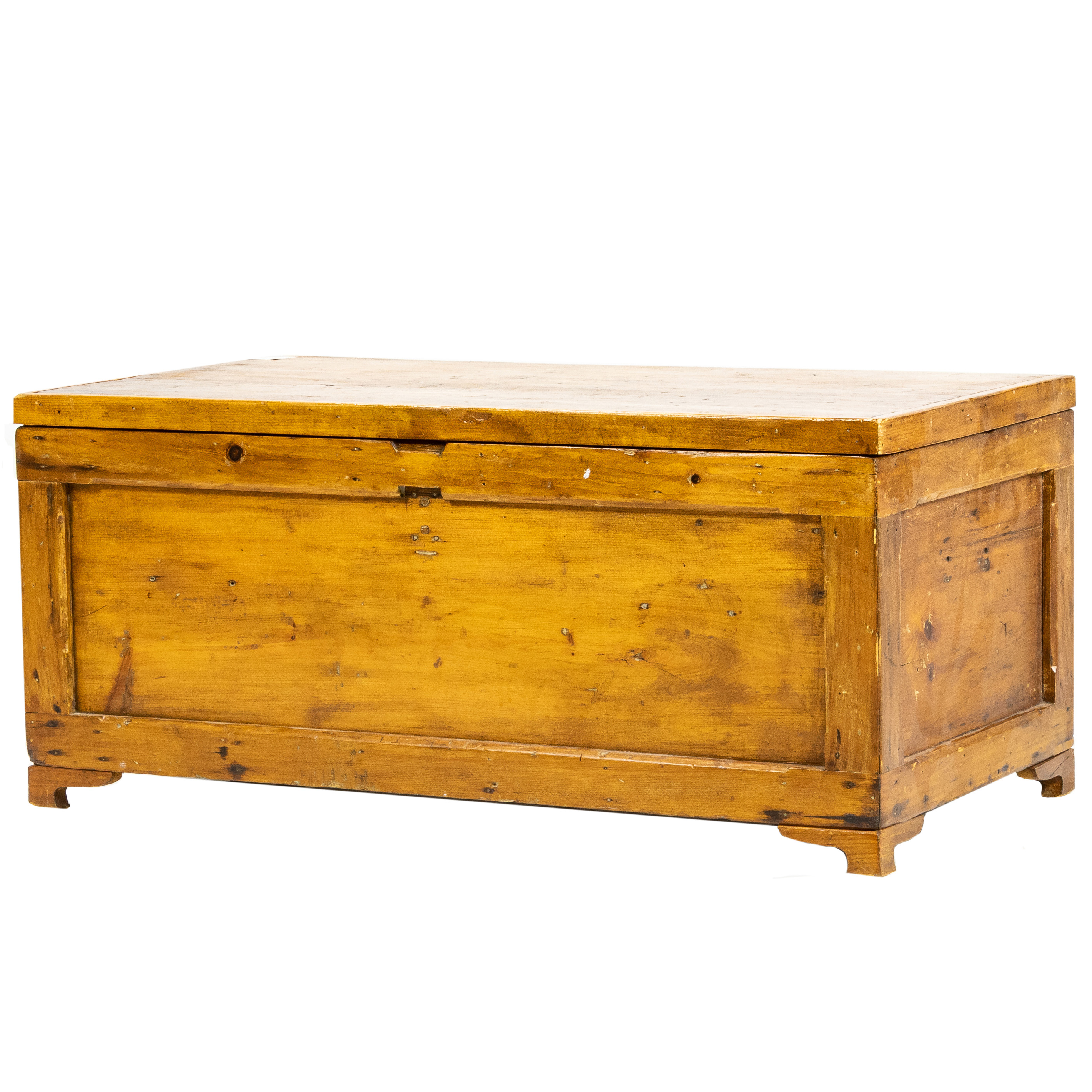 PRIMITIVE PINE CHEST Primitive pine