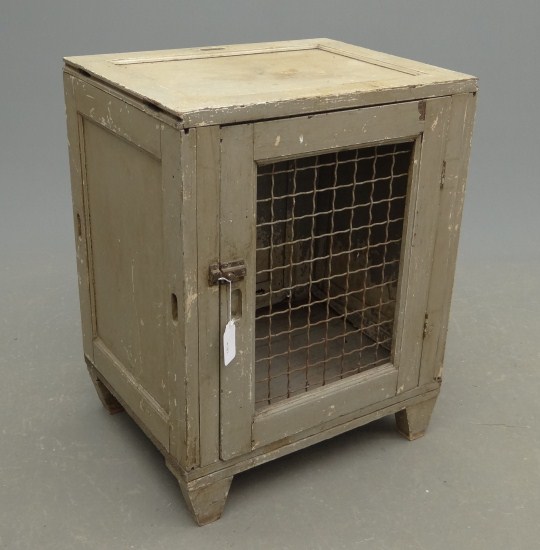 Primitive single door