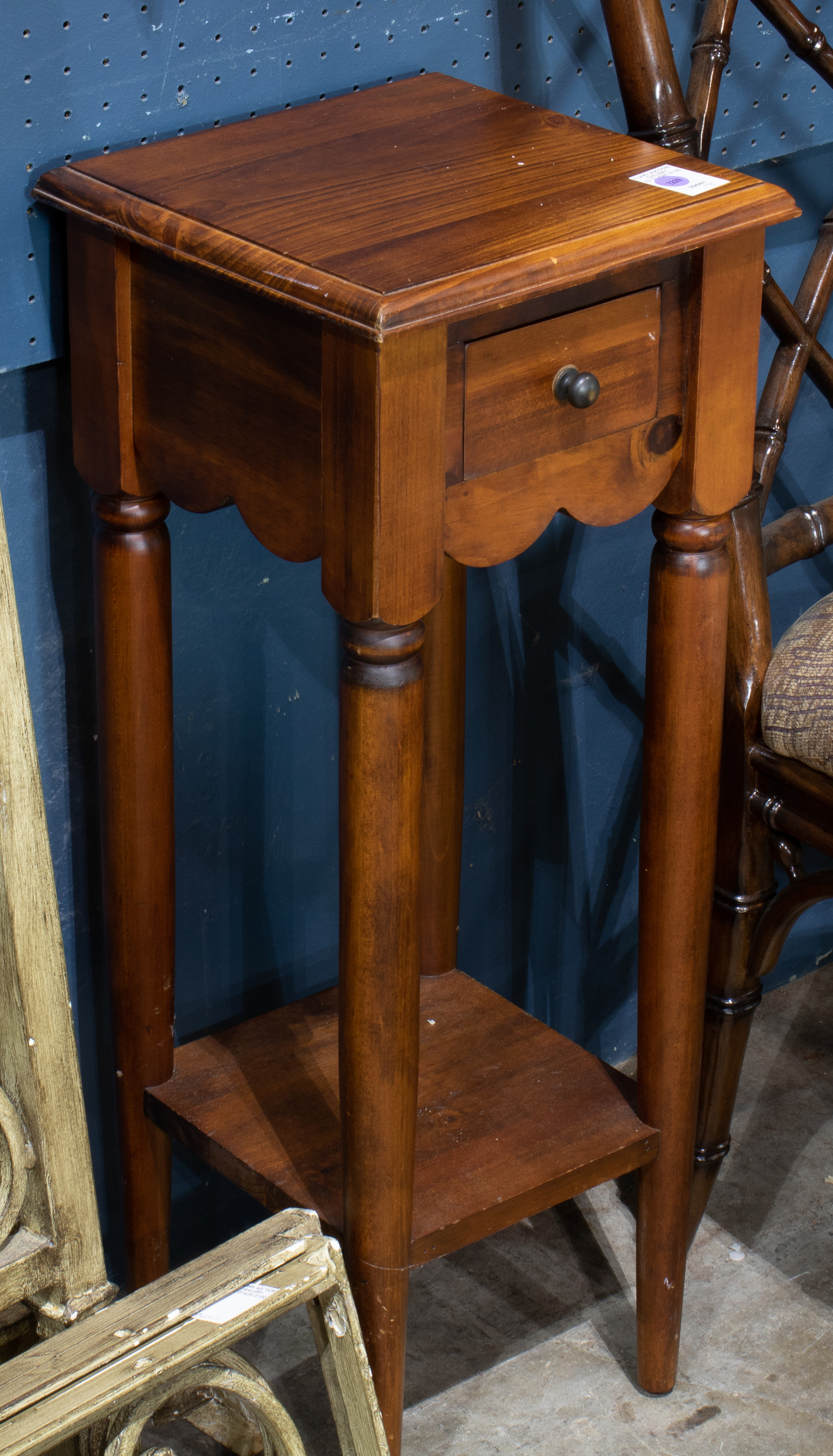 PRIMITIVE STYLE OCCASIONAL TABLE
