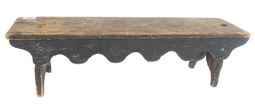 PRIMITIVE WOOD MINI BENCH IN OLD