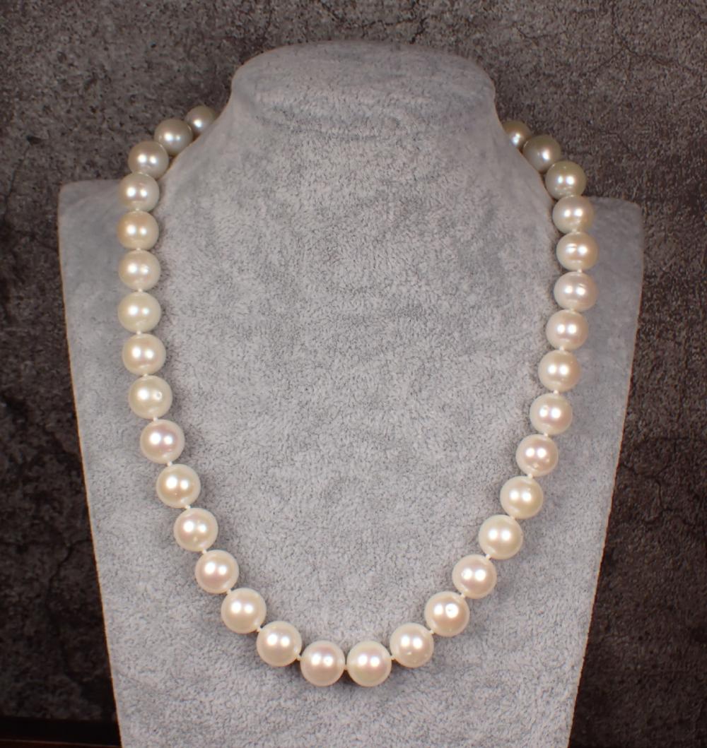 PRINCESS LENGTH PEARL AND GOLD