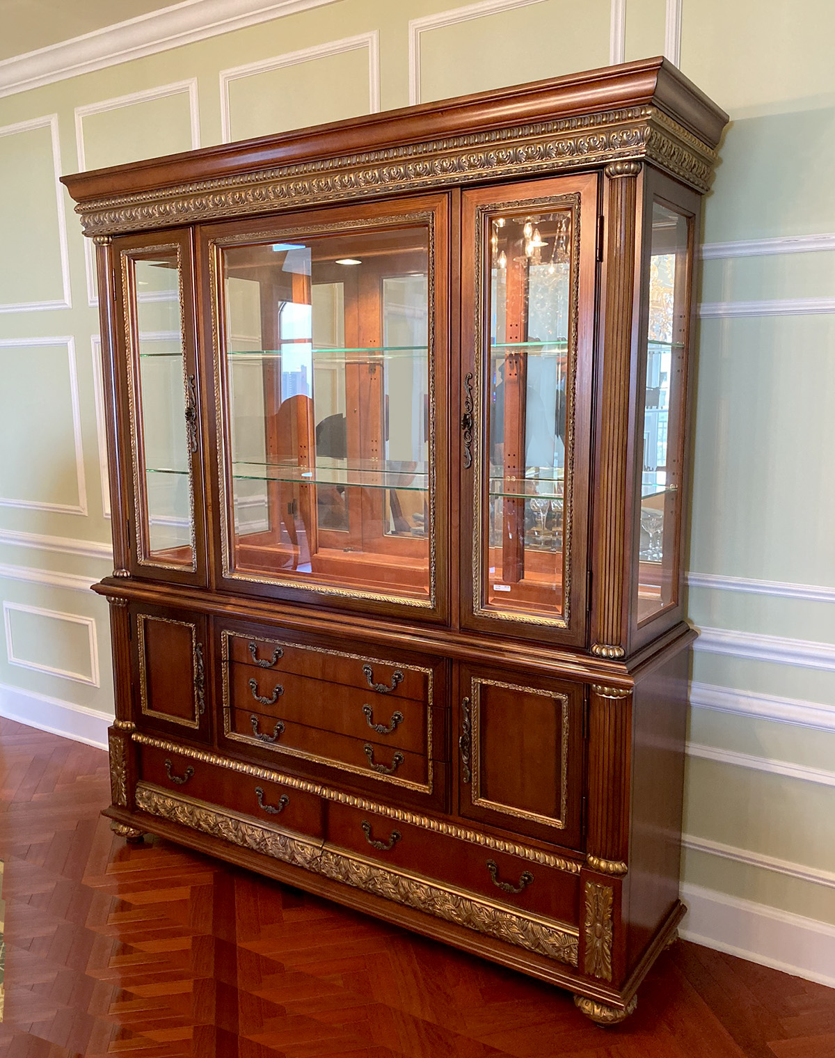 PULASKI FURNITURE CHINA DISPLAY: