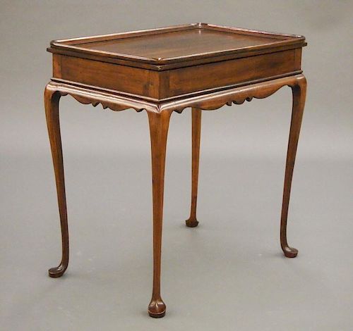 QA WALNUT TEA TABLEAn 18th