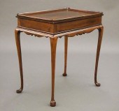 QA WALNUT TEA TABLEAn 18th cen