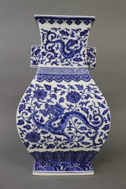 Qianlong blue and white vase
