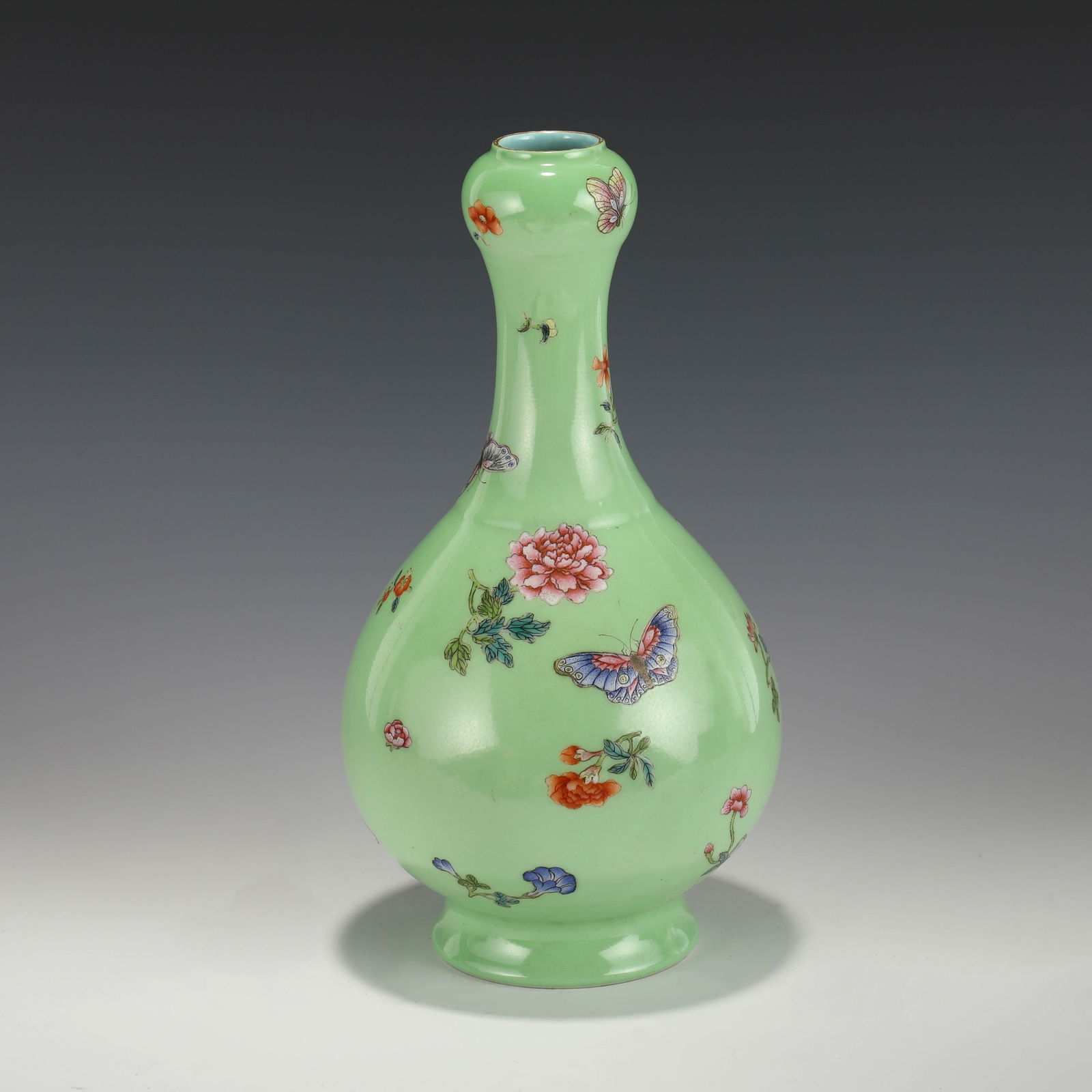 QIANLONG FAMILLE ROSE APPLE GREEN