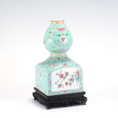 QIANLONG FAMILLE ROSE OPEN FAC