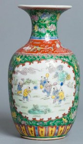 QIANLONG FAMILLE VERTE VASEWit