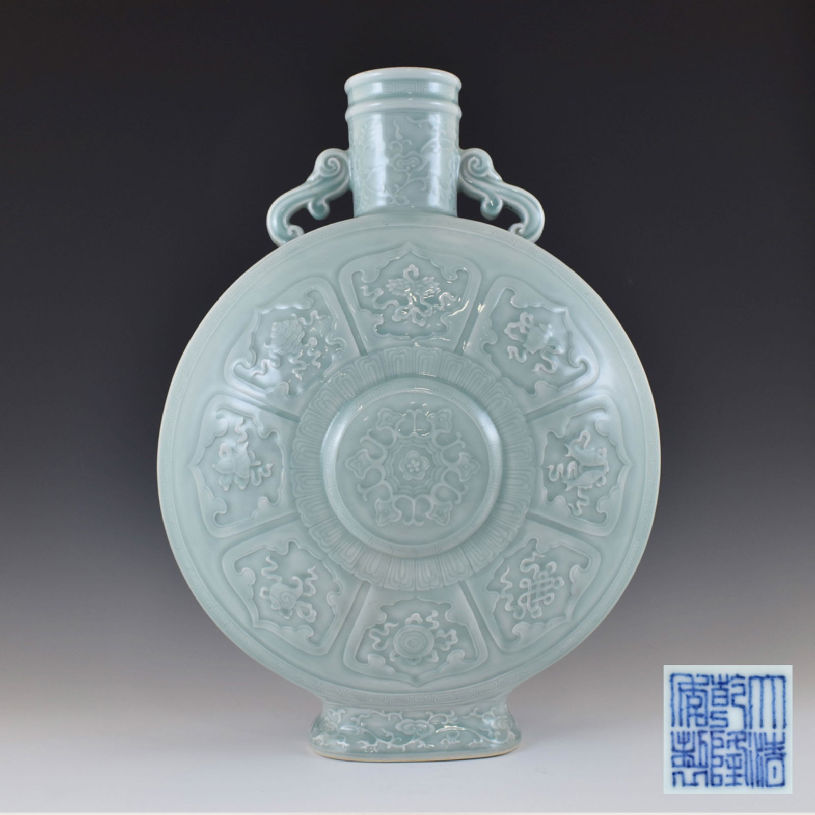 QIANLONG LOTUS SGRAFITTO DOUQING