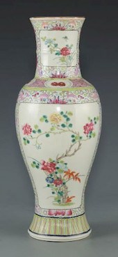 QING FAMILLE ROSE PORCELAIN VA