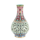 QING QIANLONG FAMILLE ROSE HOL