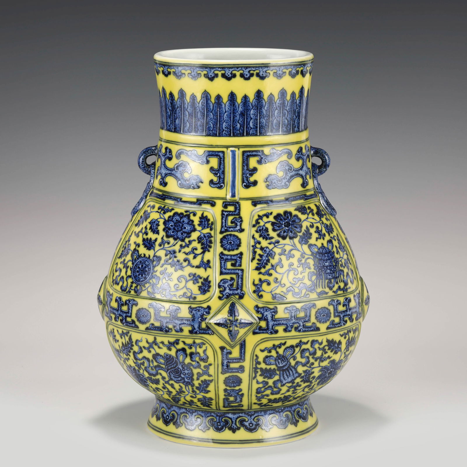 QING QIANLONG YELLOW GROUND BLUE
