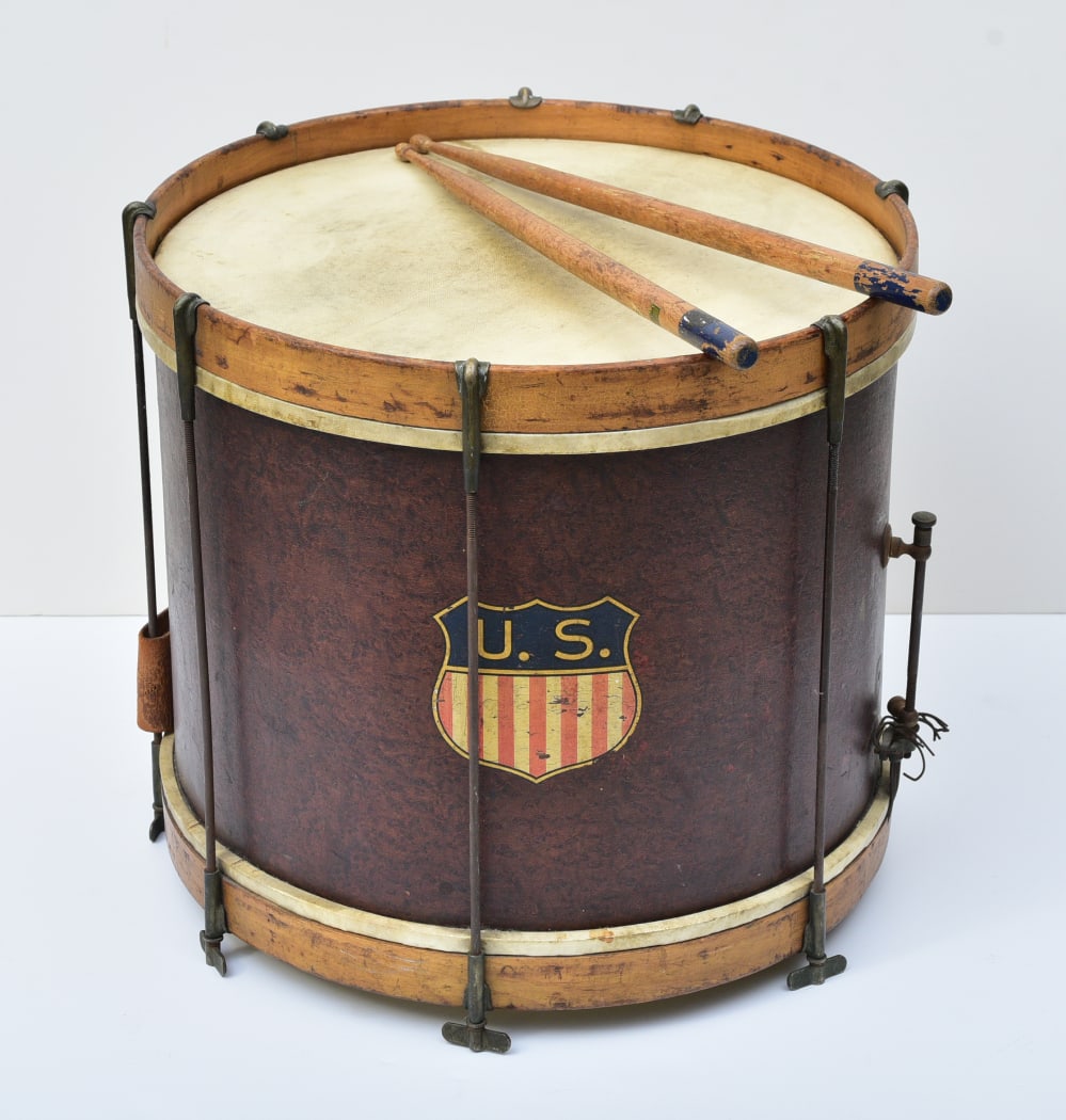 QUARTERMASTER DRUM WITH RED,