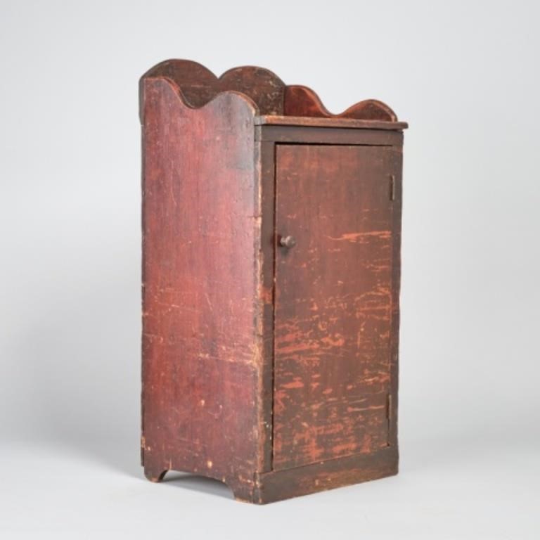 QUÉBEC PINE CUPBOARDA