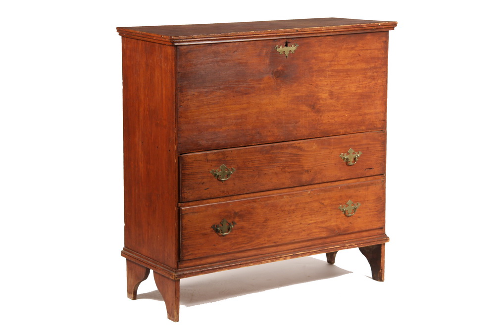 QUEEN ANNE BLANKET CHEST - Queen