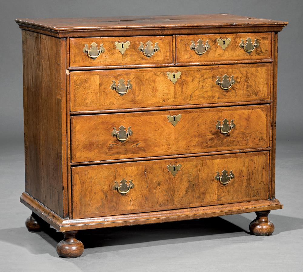 QUEEN ANNE BURLED WALNUT CHESTQueen