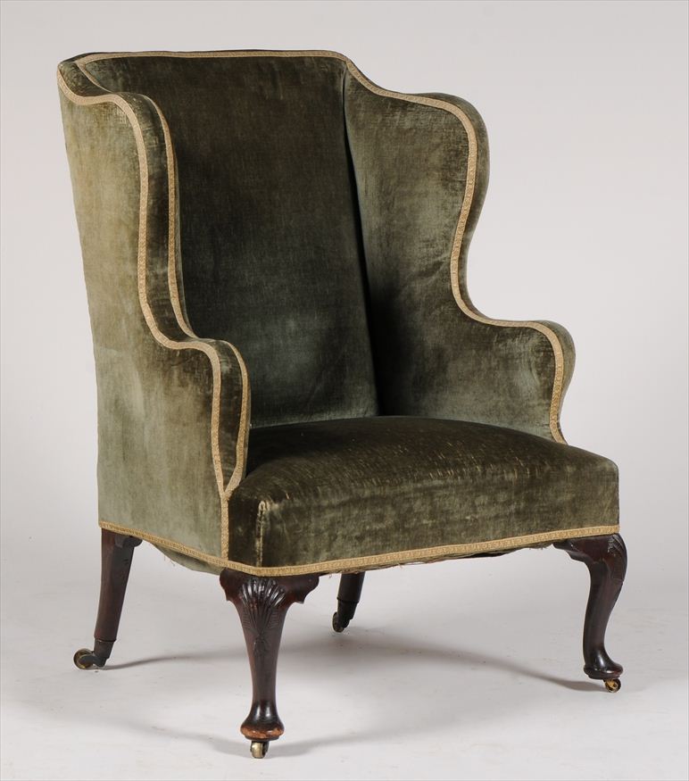 QUEEN ANNE CARVED MAHOGANY WINGED