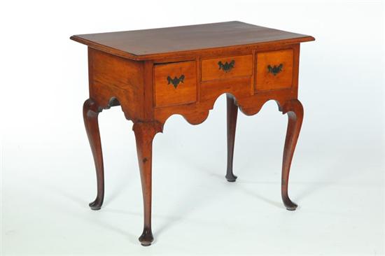****QUEEN ANNE DRESSING TABLE.  New