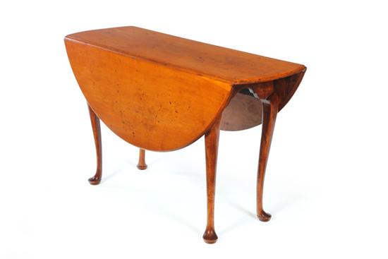 QUEEN ANNE DROP LEAF TABLE. 