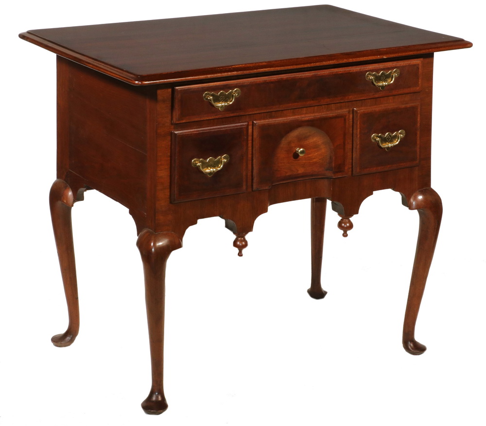 QUEEN ANNE LOWBOY 18th c. Queen