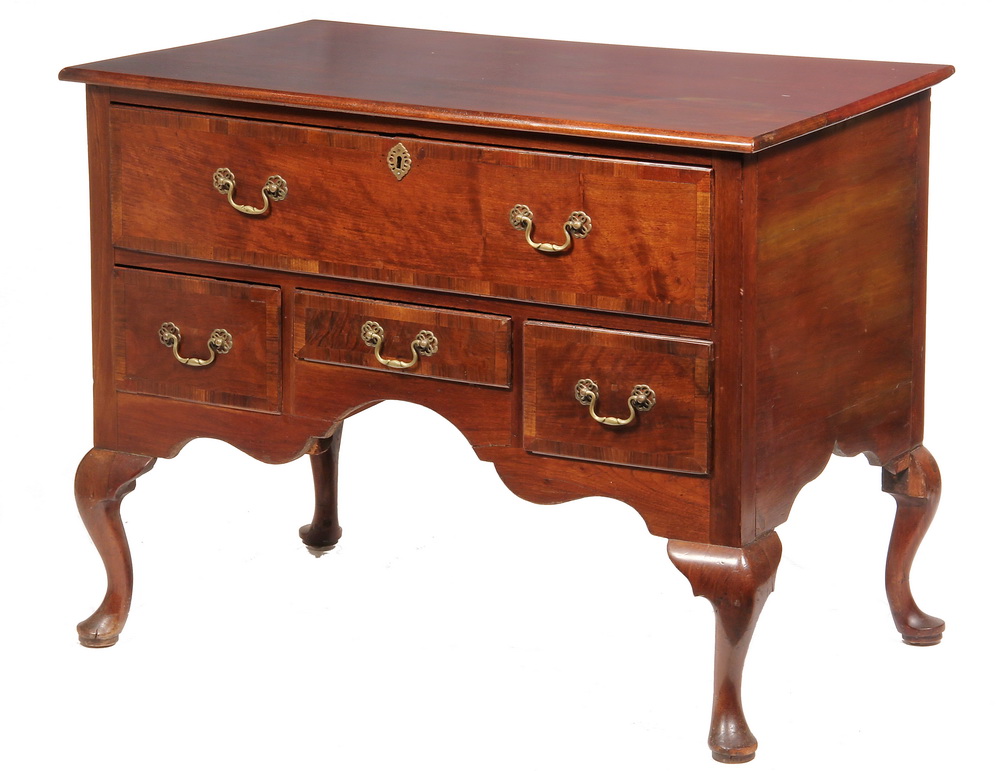 QUEEN ANNE LOWBOY - Mahogany