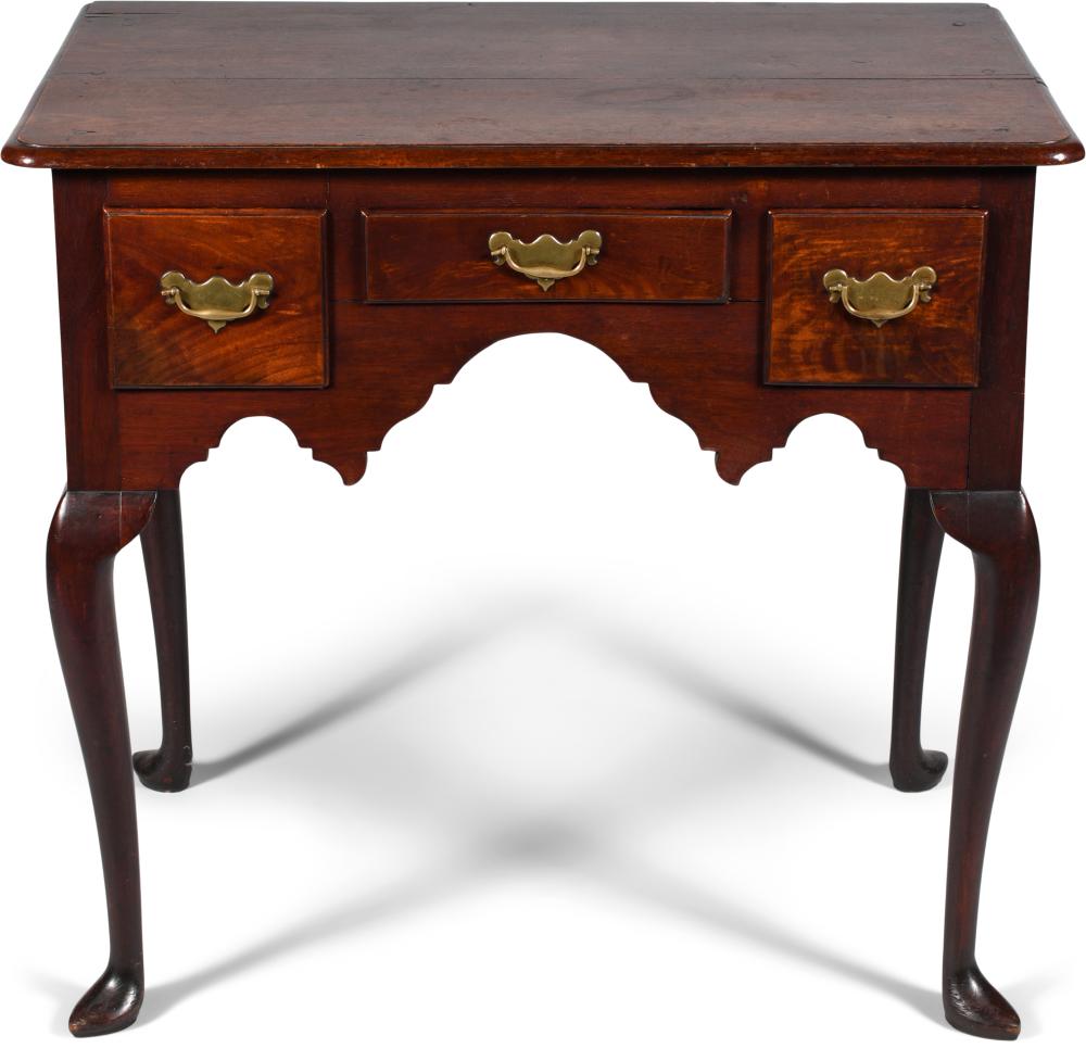 QUEEN ANNE MAHOGANY DRESSING TABLE,