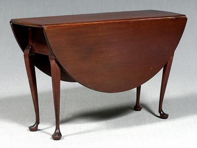 Queen Anne mahogany drop-leaf