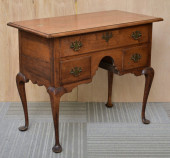 QUEEN ANNE MAPLE DRESSING TABL