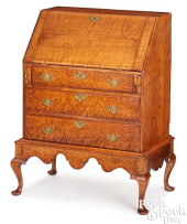 QUEEN ANNE STYLE BIRD&#039;S-E