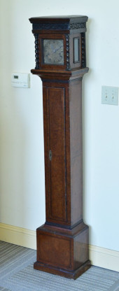 QUEEN ANNE STYLE BURLED GRANDM