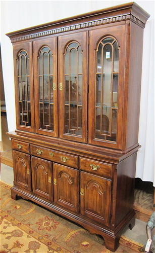 QUEEN ANNE STYLE CHINA CABINET ON