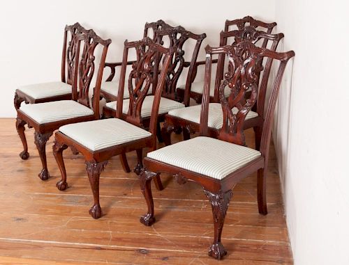 QUEEN ANNE STYLE DINING ROOM